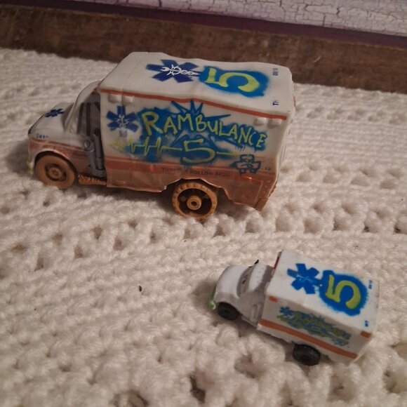 PIXAR DISNEY CARS DR. DAMAGE AND MINI DR. D - Picture 4 of 4